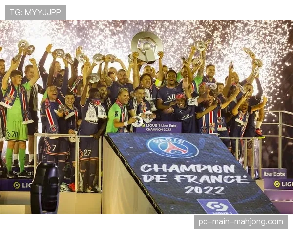 法国足球博物馆举办“法甲60年”特展，展出历届冠军奖杯与经典球衣